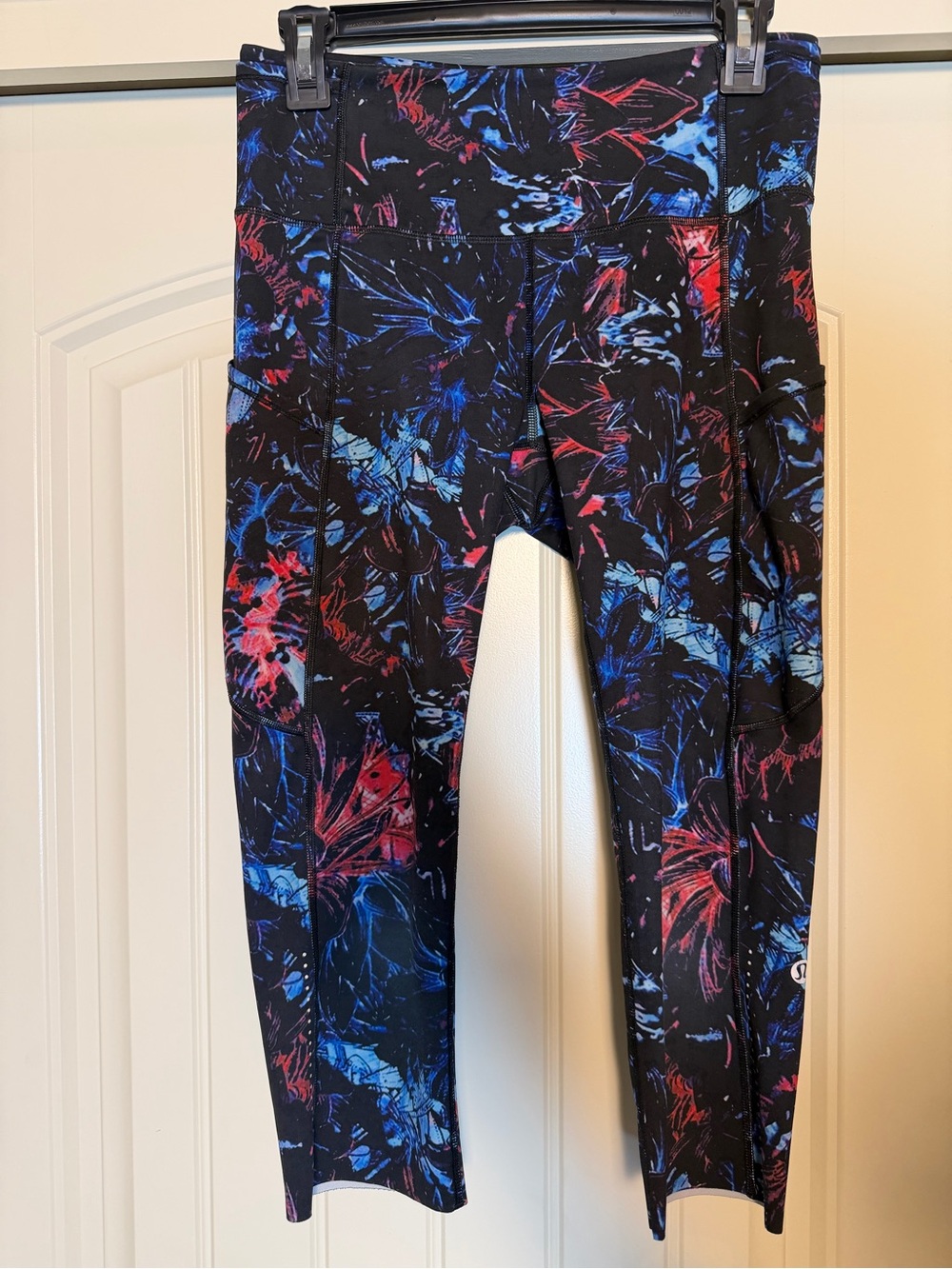 Lululemon women’s floral crop leggings pink red reflective pockets size 10